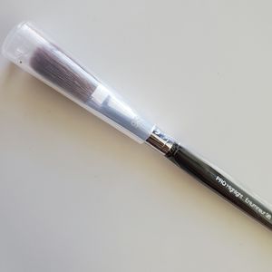 SEPHORA COLLECTION Pro highlight Brush #98